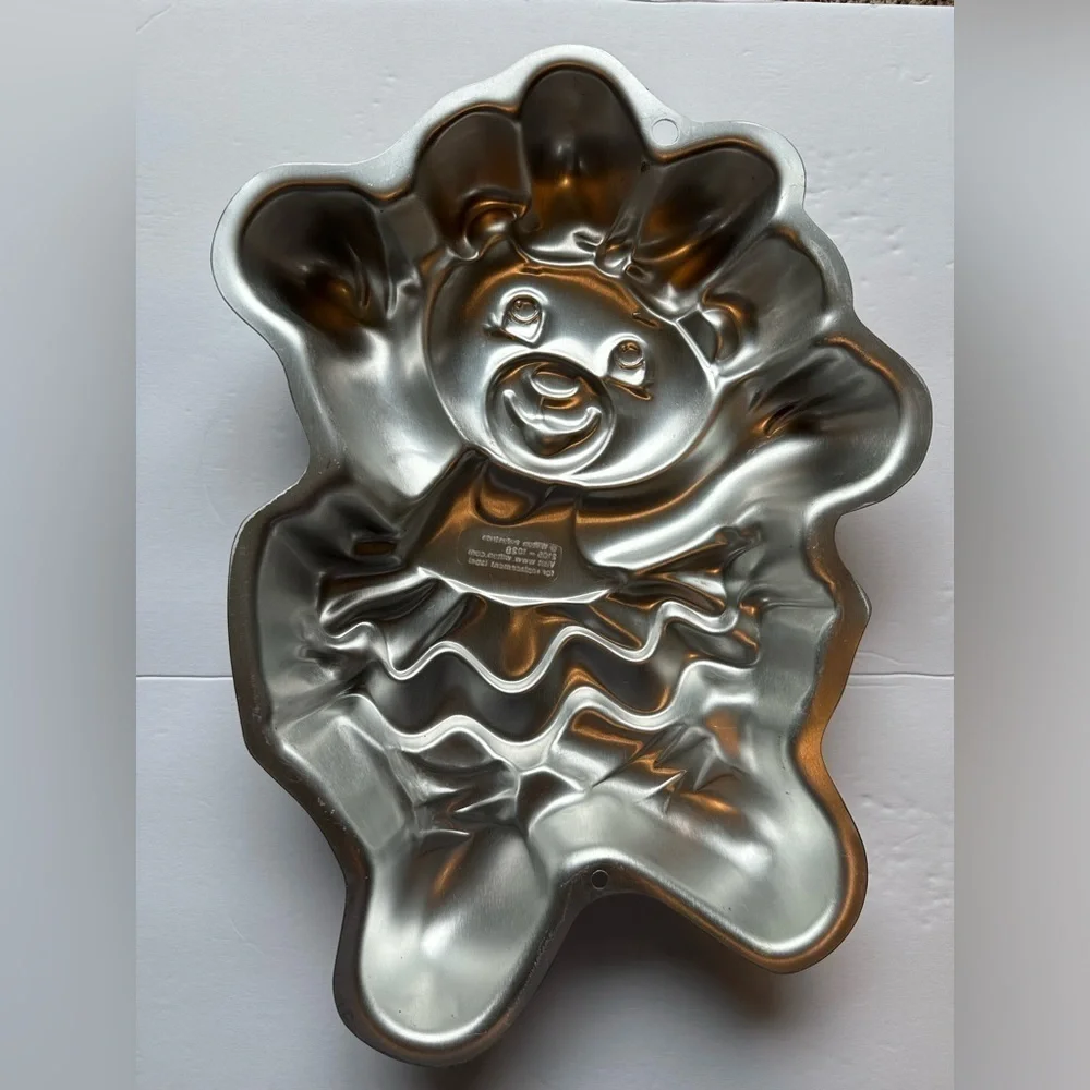 Wilton Ballerina Dancing Bear Cake Pan 2105-1028 Approx 11” x 15” x 2”